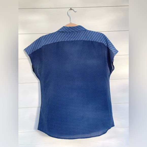 Banana Republic blue silk scarf blouse. Size small - Picture 6 of 6